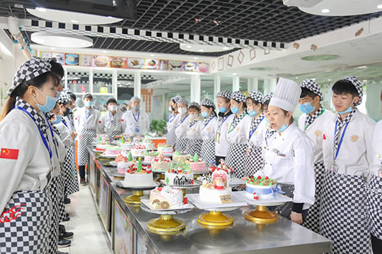 学蛋糕