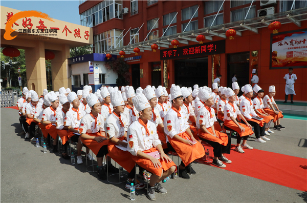 大师进校园，学厨师<a  data-cke-saved-href=http://www.jxxdf.com href=http://www.jxxdf.com target=_blank class=infotextkey>江西新东方烹饪学院</a>.jpg