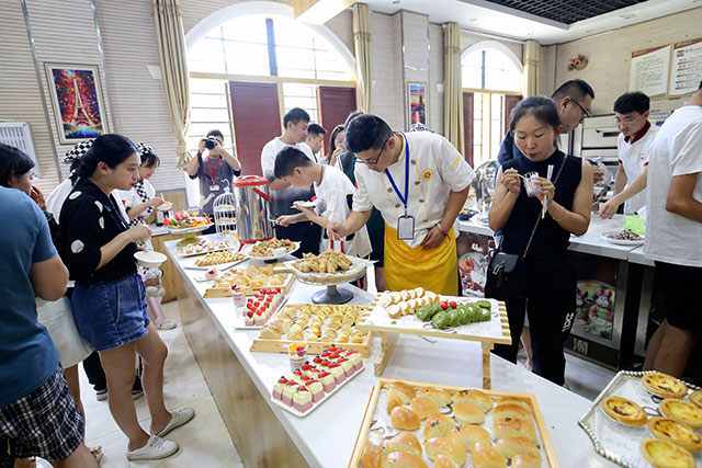 31周年校园开放日｜老同学，一起来新东方上学！