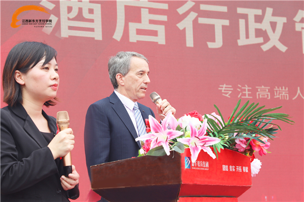 企业代表南昌融创铂尔曼总经理莅临江西新东方致辞.jpg