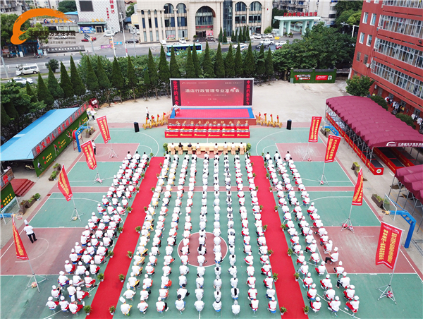2019年<a  data-cke-saved-href=http://www.jxxdf.com href=http://www.jxxdf.com target=_blank class=infotextkey>江西新东方烹饪学院</a>酒店管理专业发布会.jpg