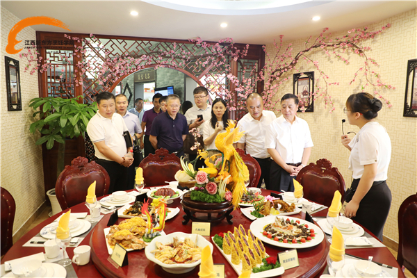 南昌市退役军人事务局领导来我院参观调研。JPG