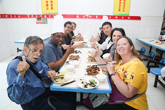 学习中国烹饪技艺