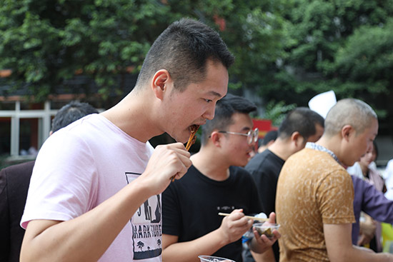 免费品尝美食