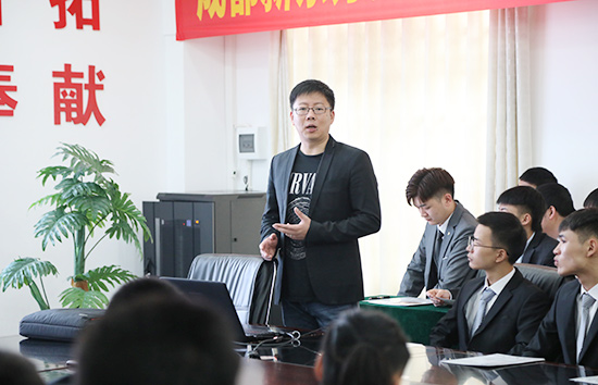 招聘会现场