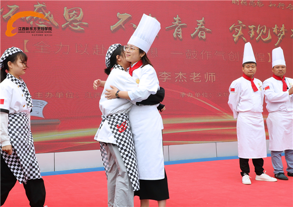 <a  data-cke-saved-href=http://www.jxxdf.com href=http://www.jxxdf.com target=_blank class=infotextkey>江西新东方烹饪学院</a>隆重举办感恩教育分享会.jpg