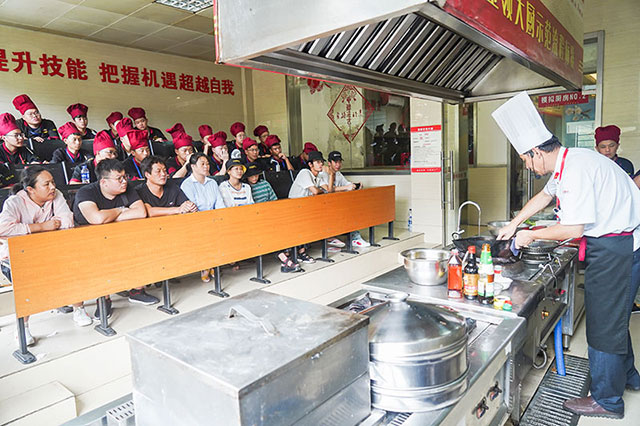 没有基础学厨师，能不能学会？