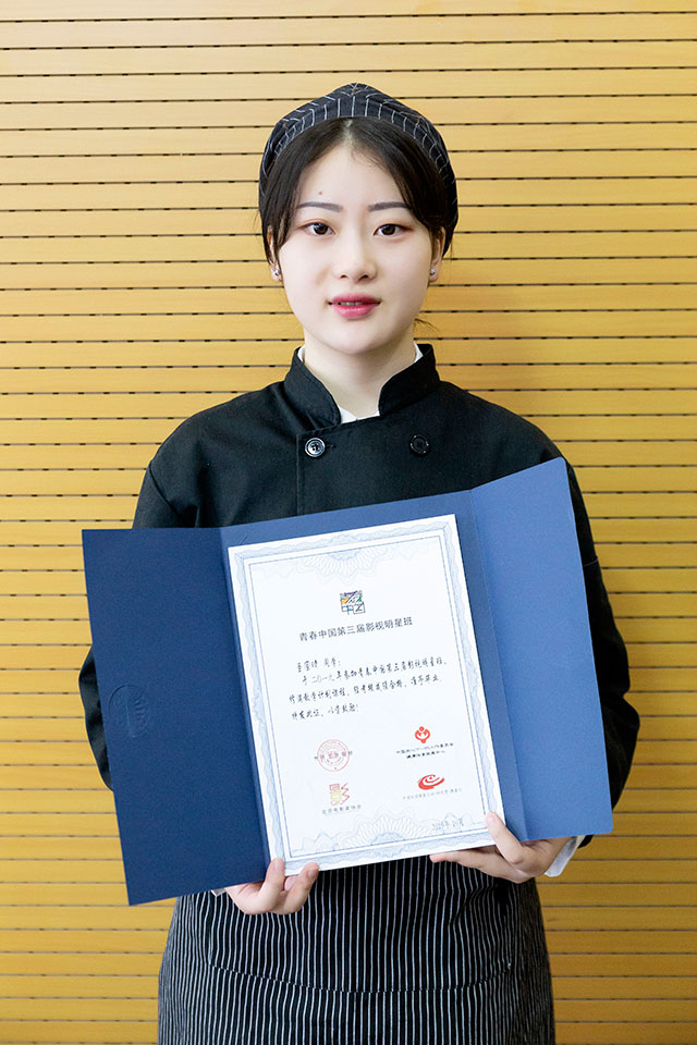 圣国晴：做得了西点、弹得了古筝，新东方的女孩就是优异！