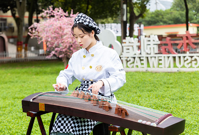 圣国晴：做得了西点、弹得了古筝，新东方的女孩就是优异！