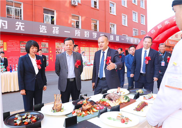 第六届“洪城杯”职业技能大赛暨新东方烹饪大赛今日隆重开幕.jpg