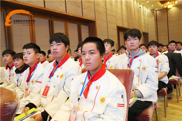 热烈祝贺我院2019年秋季中国美食营养师培训隆重开班.jpg