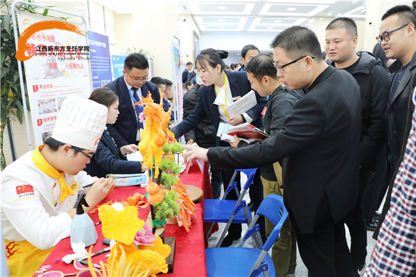 我院作为省内退役士兵职业教育和技能培训承训机构受邀出席.jpg