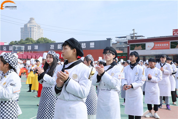 同学们认真听讲.jpg