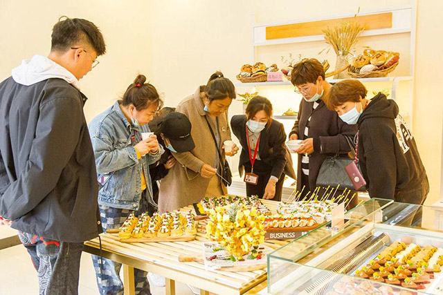 品饕餮美食，抢学籍名额，本周江苏新东方如此火热！