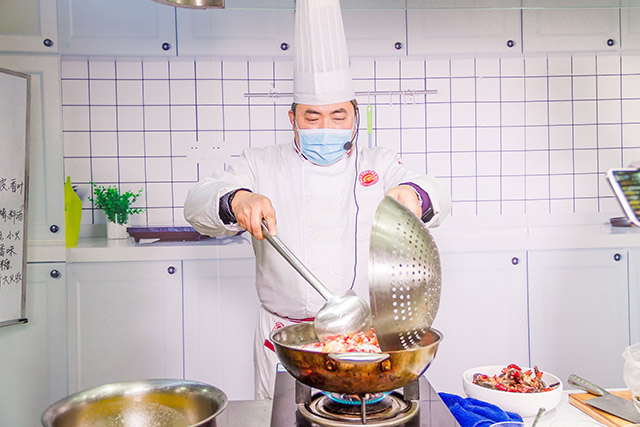 火热学厨新东方，那么多人已经快你一步！