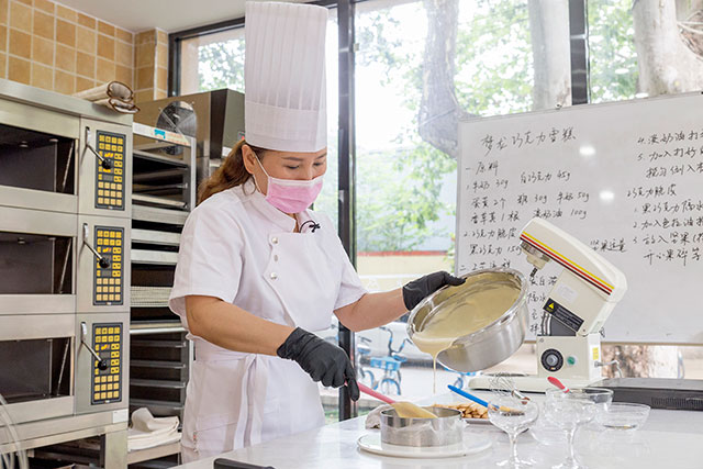 速戳！学西点，还是专业学校更靠谱！