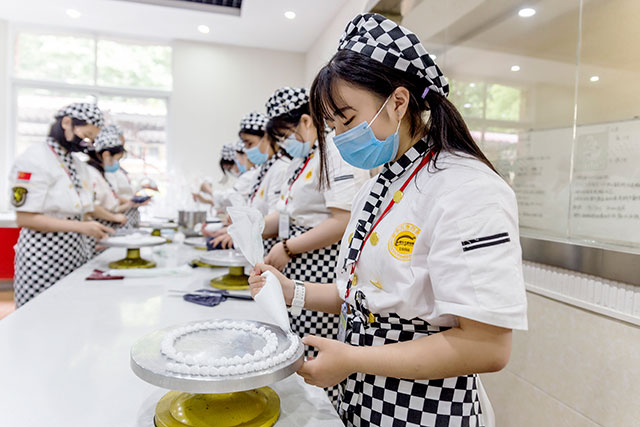 张梓涵：学西点，用韩裱装点我未来的西点创业梦！
